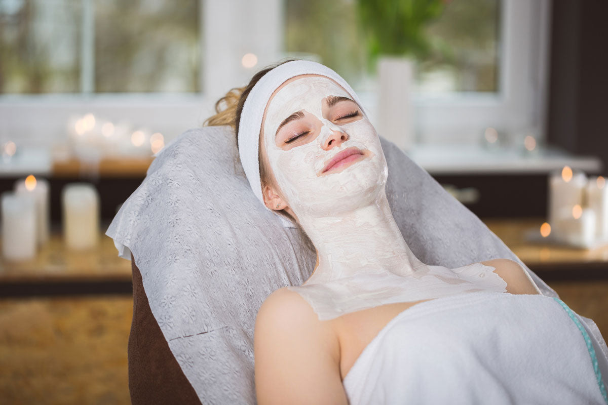 Peeling enzymatyczny – skuteczne oczyszczanie i odnowa skóry